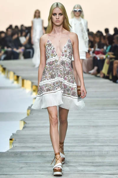 Look 19
